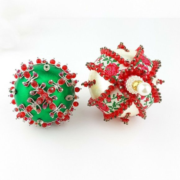 Vintage Satin Beaded Push Pin Christmas Ornaments Red Green Cream Lot Of 2 - Picture 6 of 12